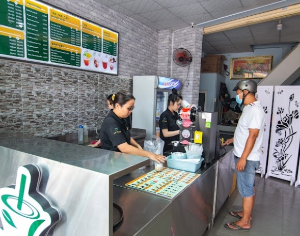 NHÂN VIÊN NHIỆT TÌNH 