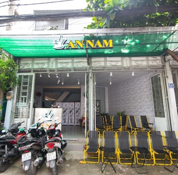 KHÔNG GIAN TRƯỚC QUÁN 